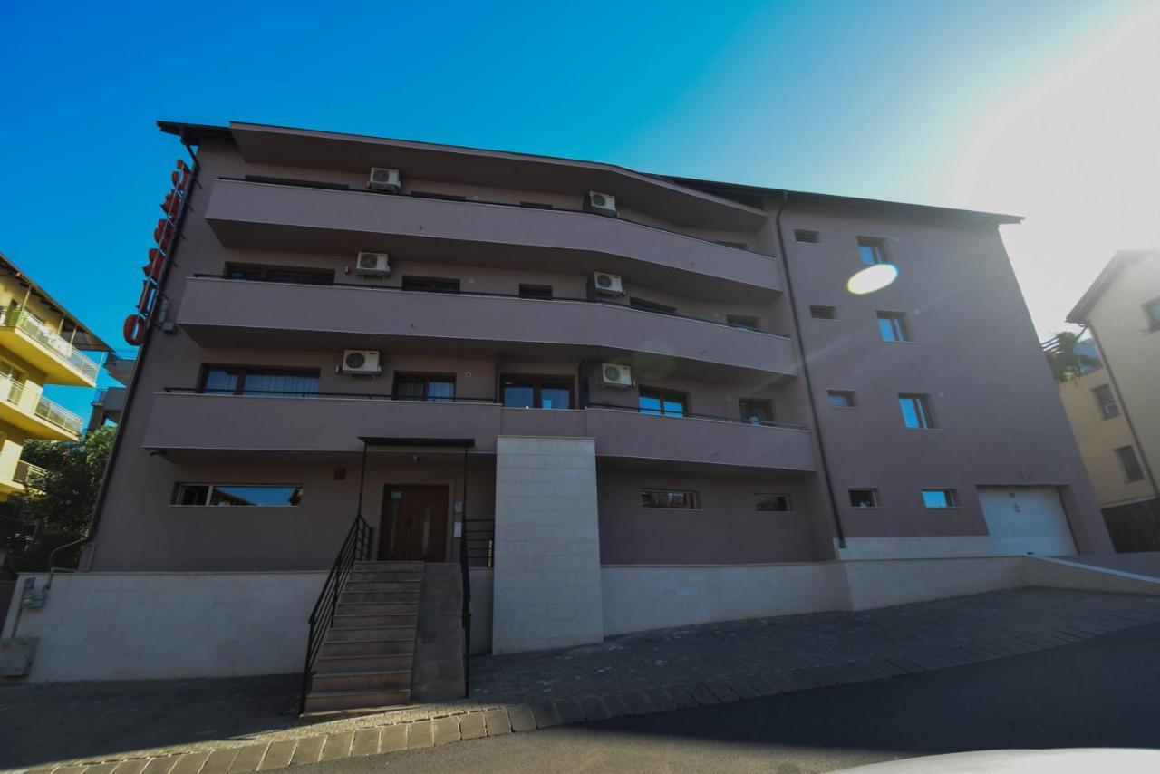 Cabrio Apart Hotel Cluj-Napoca Ngoại thất bức ảnh
