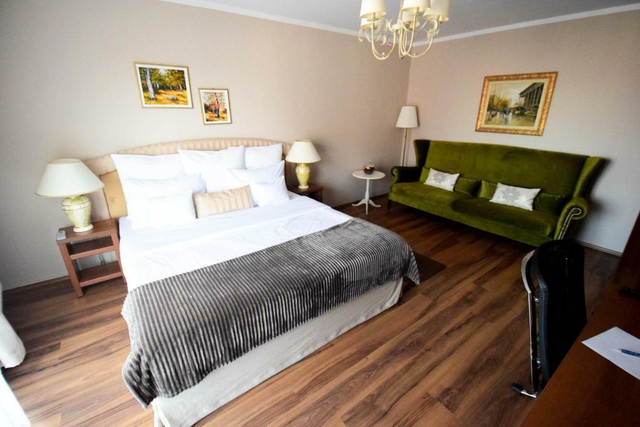 Cabrio Apart Hotel Cluj-Napoca Ngoại thất bức ảnh